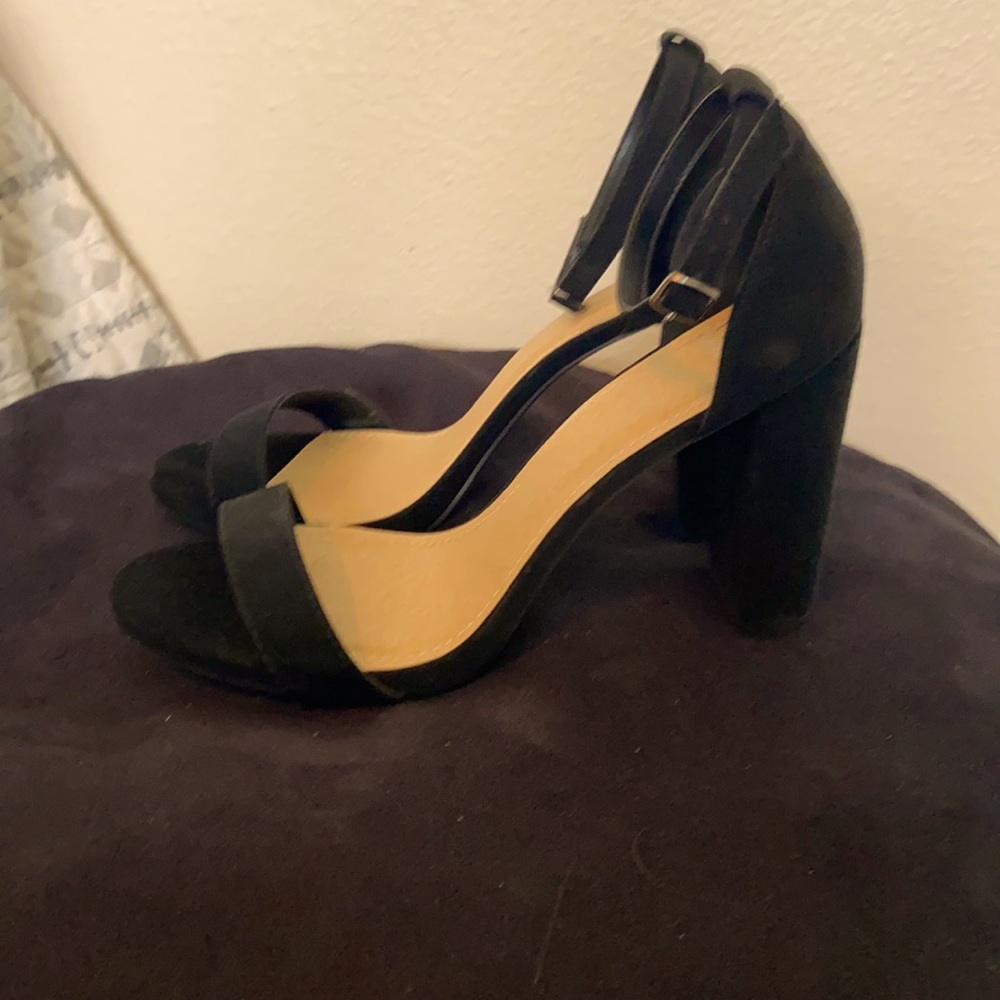 WORN ONCE STRAPPY BLACK 3 in Block heels